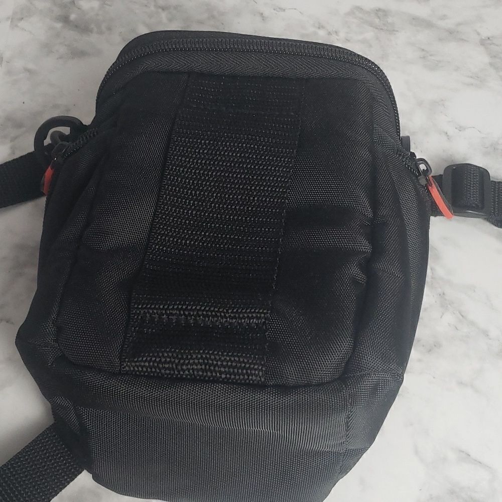 NWT Camera Case by Case Logic - Picture 6 of 11